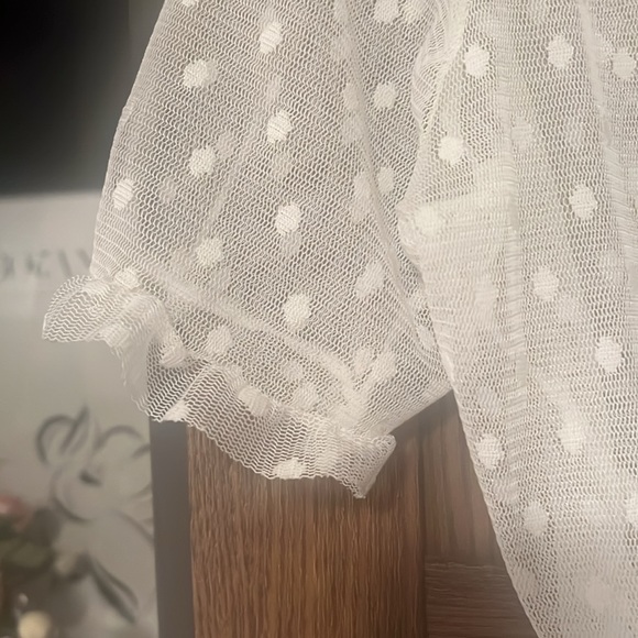 VENUS Sheer White Poka Dot Top / Size 6 - Picture 3 of 6